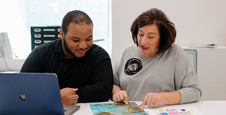 A student and professor in a one on one advising session