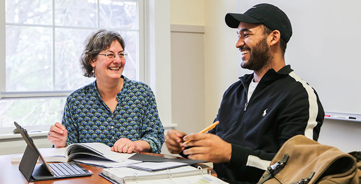 A student and preofessor in a one on one session