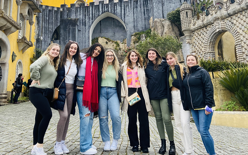 Curry College Students in Italy