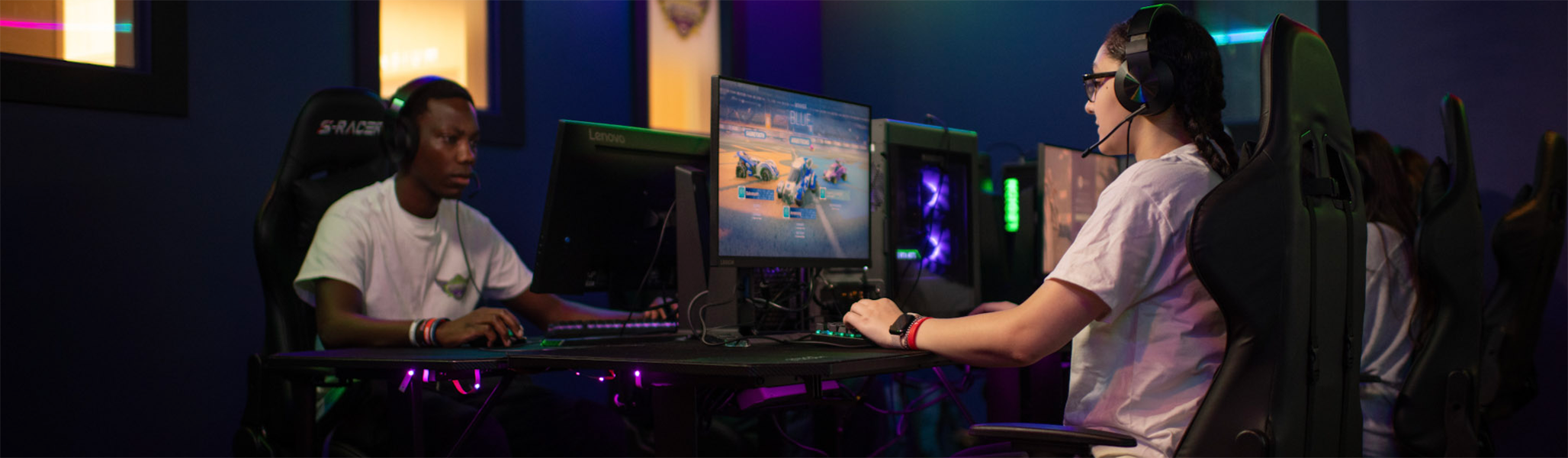 Students play Esports at the Curry College Stu